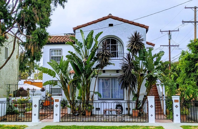 Stylish bright 3 bedrooms Wrigley historical district
