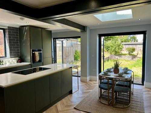 Stylish Central Norwich Stay Sleeps 6 Free Parking