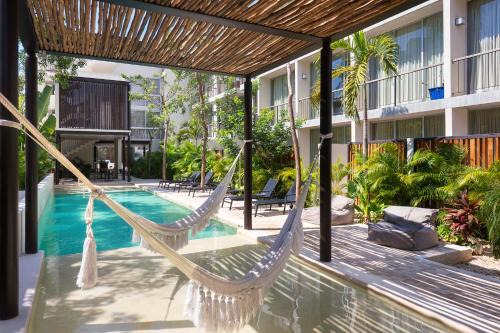 Stylish Condo for 4 Rooftop & Pool Access
