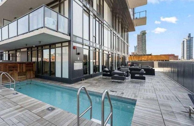 Stylish Condo w/ Exclusive Rooftop Pool!