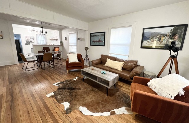 Stylish & Cozy Oasis W/ Open Floor Plan