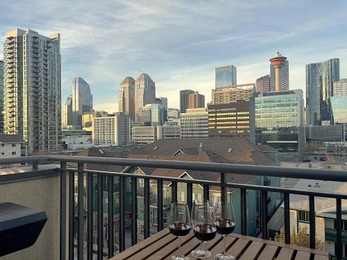 Stylish DT Views at Stampede w Free Parking and AC