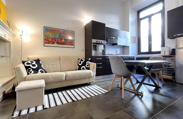Stylish Duplex on Two Levels 15 Mins from Duomo