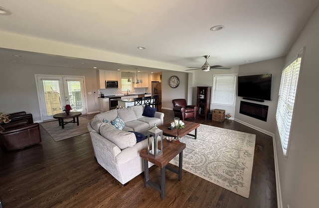 Stylish, Fully Remodeled 3 Bed/2 Bath Home - Boiling Springs family neighborhood