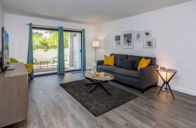 Elegante y moderno condominio a pocos pasos de la piscina.