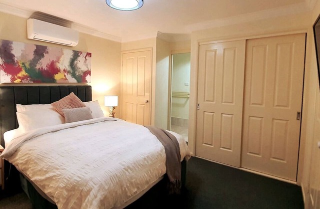 A1: 3BR/2BT house near local shops (3mins walk)