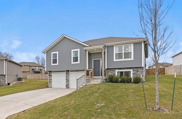 Stylish MidModern New Build w/ Extra Apartment