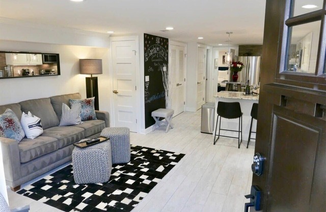 Elegante y moderno apartamento en el corazón de Shaw ~ Capacidad para 4 personas PASEO al metro!