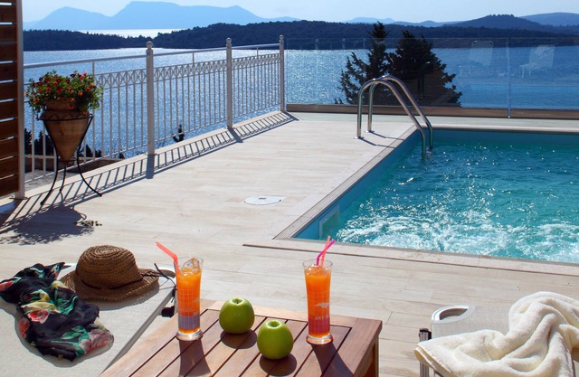 Villa de lujo con piscina privada a solo 400m de la playa.