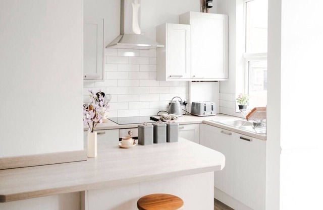 Stylish Renovated Home Near Headingley and Park
