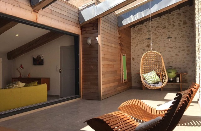 Elegante casa de piedra en el país cátaro / vinícola, ideal para pasear y degustar vinos.