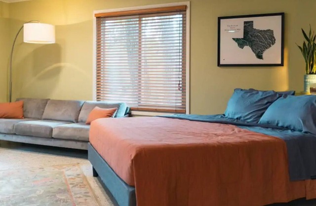 Stylish Studio with Campus View!