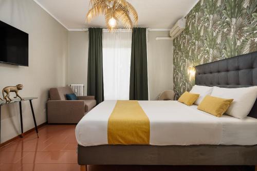 Stylish two-Bedroom apartment near Fiera Milano exhibition area just minutes from Wagner Metro Station Red Line M1