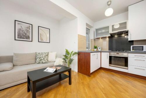 Stylowy Apartament dla 6 Osób z Parkingiem by Noclegi Renters