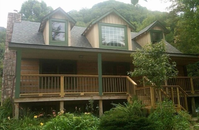 Sugar Plum Cabin - Mountain Follaje de otoño Vista renovada Log Cabin / Kids Ski GRATIS