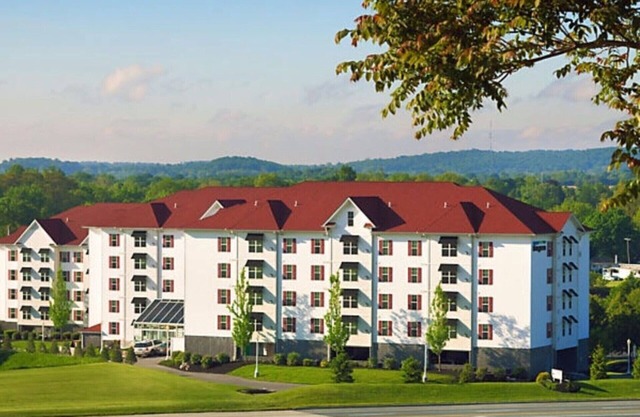Suite 2BR / 2BA con chimenea, cocina completa, piscina interior / exterior Hershey Condo B