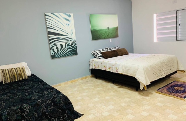 Casa Temporada Terreno con 4 habitaciones y 3 suites mejor playa de Guarujá !!