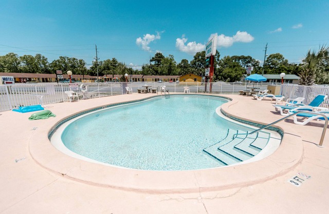 Summer Breeze Motel
