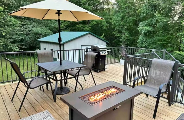 Summer Woods Family Retreat w Game Room - Near Devil’s Lake, Mirror Lake & Dells