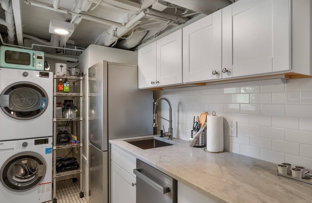 SummerHouse Guest Suite | Central| Yard| workspace