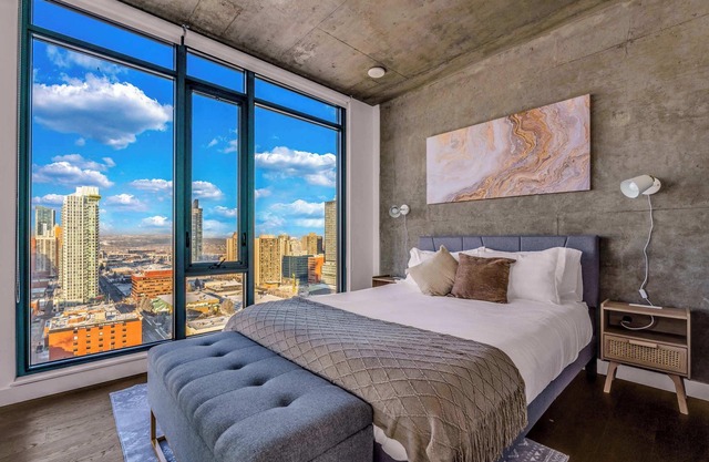 Summit Stay Luxe Skyline Views Pool Parking