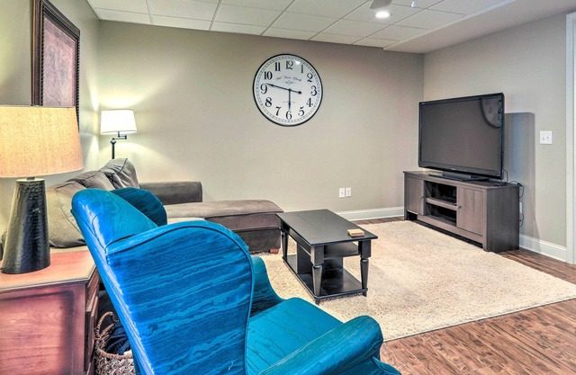 Sun-Dappled Fayetteville Apt on 10 Acres!