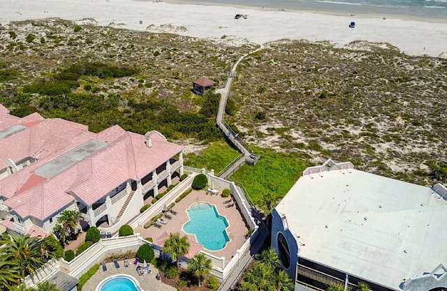 Sun-drenched Beachfront Oasis at Hibiscus Free Tix