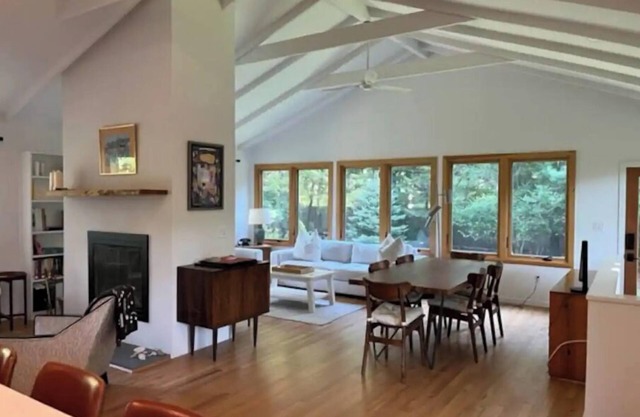 Sun Filled House in Idyllic Location
