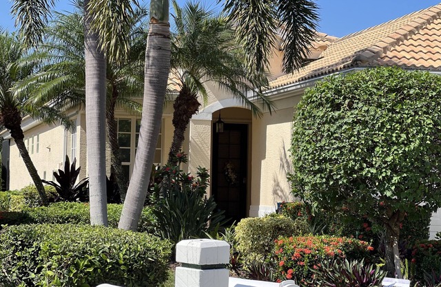 Sun, golf, warm weather! What more can we say!!! Beautiful home great location!