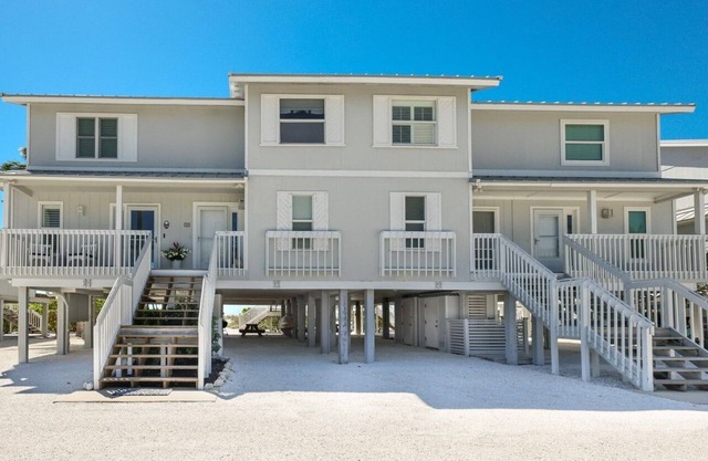 Sundown 23 - 2 Bed / 2.5 Bath - BEACHFRONT - Close to Restaurants & Shops