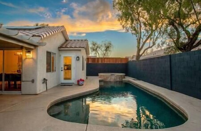❤️Sunny 3BR Pool House w/ Pool Table and Spa in NLV