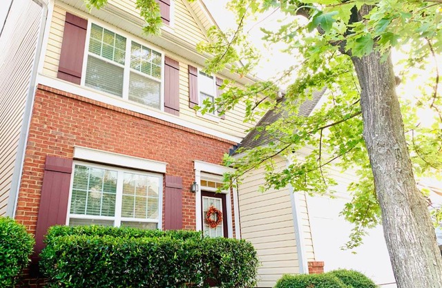 Sunny and Modern Single House with Gym, 4 Bedrooms- 3min drive to I-85 Highway