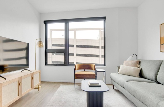 Sunny Congress Park 1BR w/ Gym & Pool, near shops & dining, by Blueground