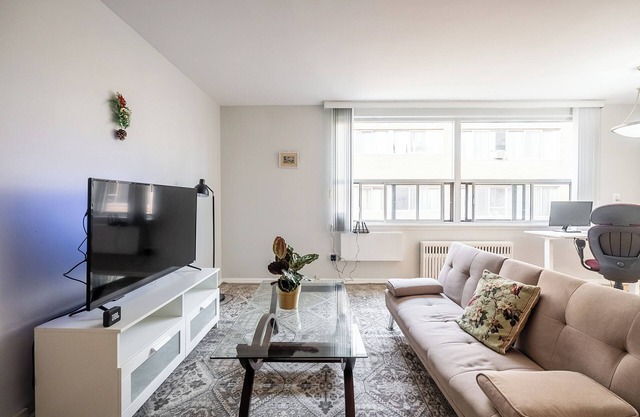 Sunny cozy 1 bedroom in Downtown Toronto