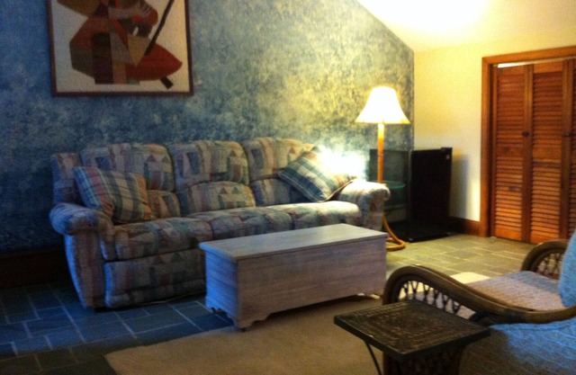 Soleado y acogedor de 1 dormitorio, arbolado, privada, zona central de la Isla, cerca del océano