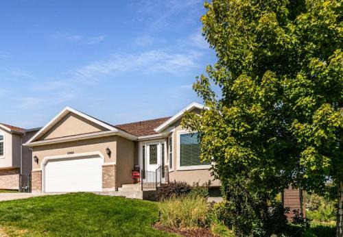 Sunny Rambler with Deck & Hot Tub in Draper