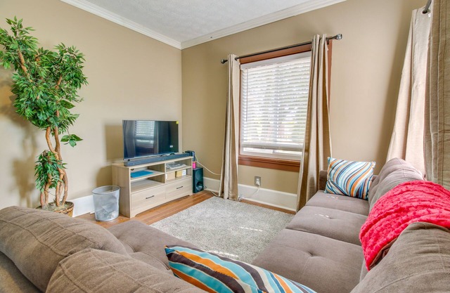 Sunny + Spacious Dayton Condo ~ 1 Mi to Downtown!