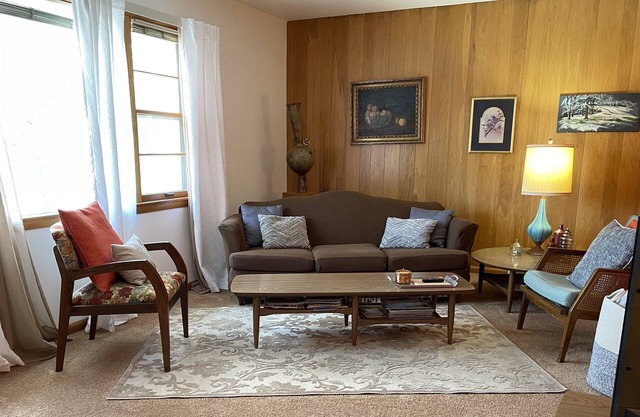 Sunny Upper Flat en Shorewood. Excelente ubicación, excelente comunidad.
