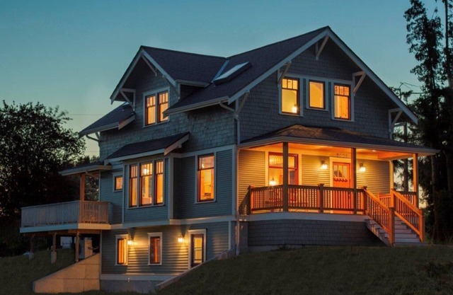 Hermosa Sunnyland Craftsman Home