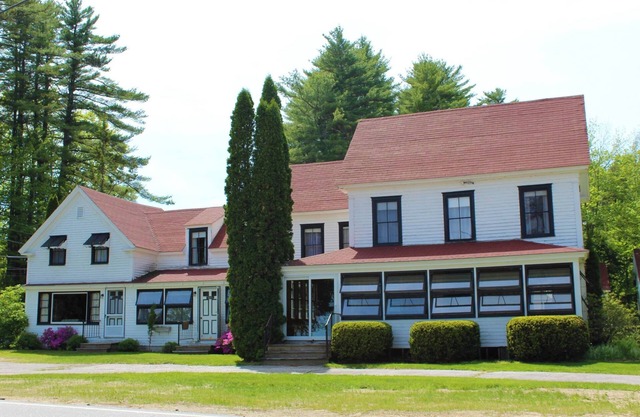 Sunrise Apartment-Private Beach-Pets Welcome - Round Table Lodge, Sebago, Maine