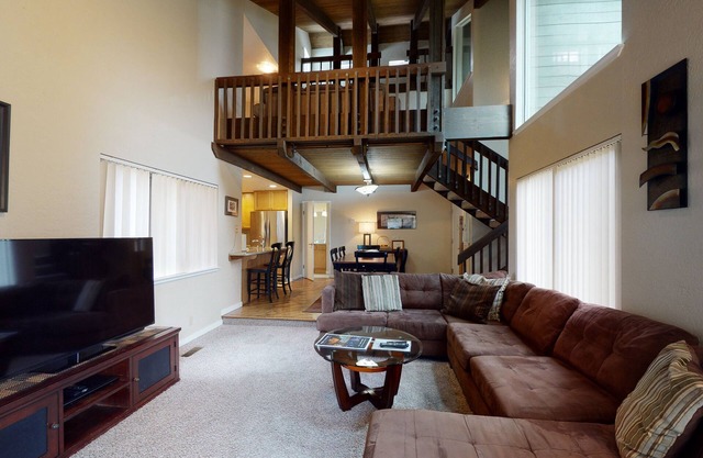 60 Tennis Village: condominio de 2 dormitorios / 2 baños en Sunriver, para 8 personas