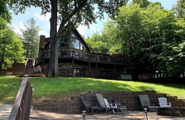 Sunset Dreams Norris Lake Front house/Deerfield Resort-sleeps 14/hot tub/slip