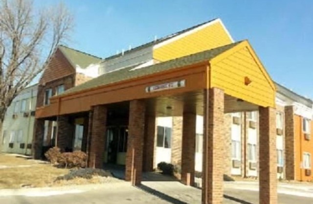 Sunset Inn & Suites - Lincoln Airport