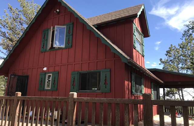 Sunset Pines Cabin: impresionantes vistas con bañera de hidromasaje