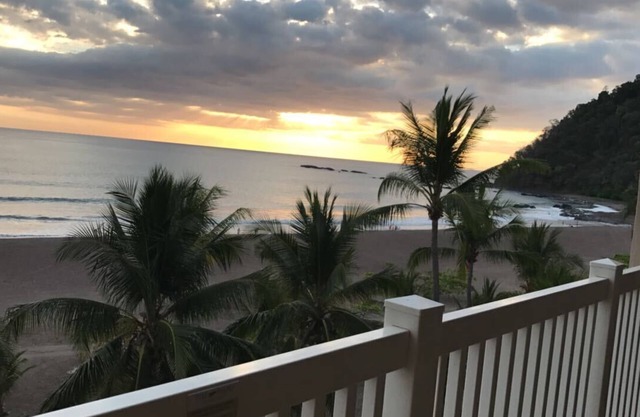 Impresionantes vistas desde el increíble condominio frente al mar al lado de Crocs!