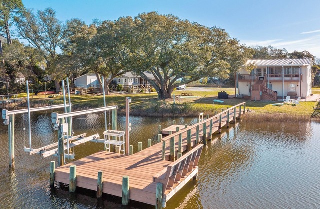Private Dock-Boat Lift-Sunset Views-Hot Tub-Game Room-Office