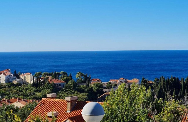 SunSpot Apartment - beautiful view with big garden, free parking, central