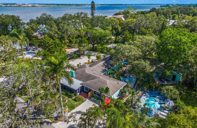 Sunswept Villa 4-riverwalk/park front w/ pool, near AMI beaches - pet friendly!