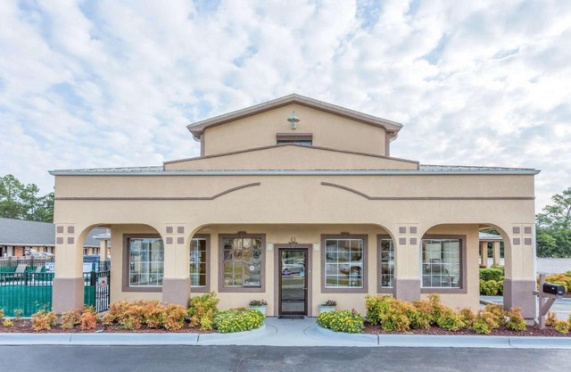 Super 8 by Wyndham Santee