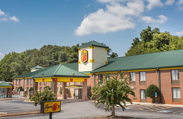 Super 8 by Wyndham Spartanburg/I-26 Exit 22